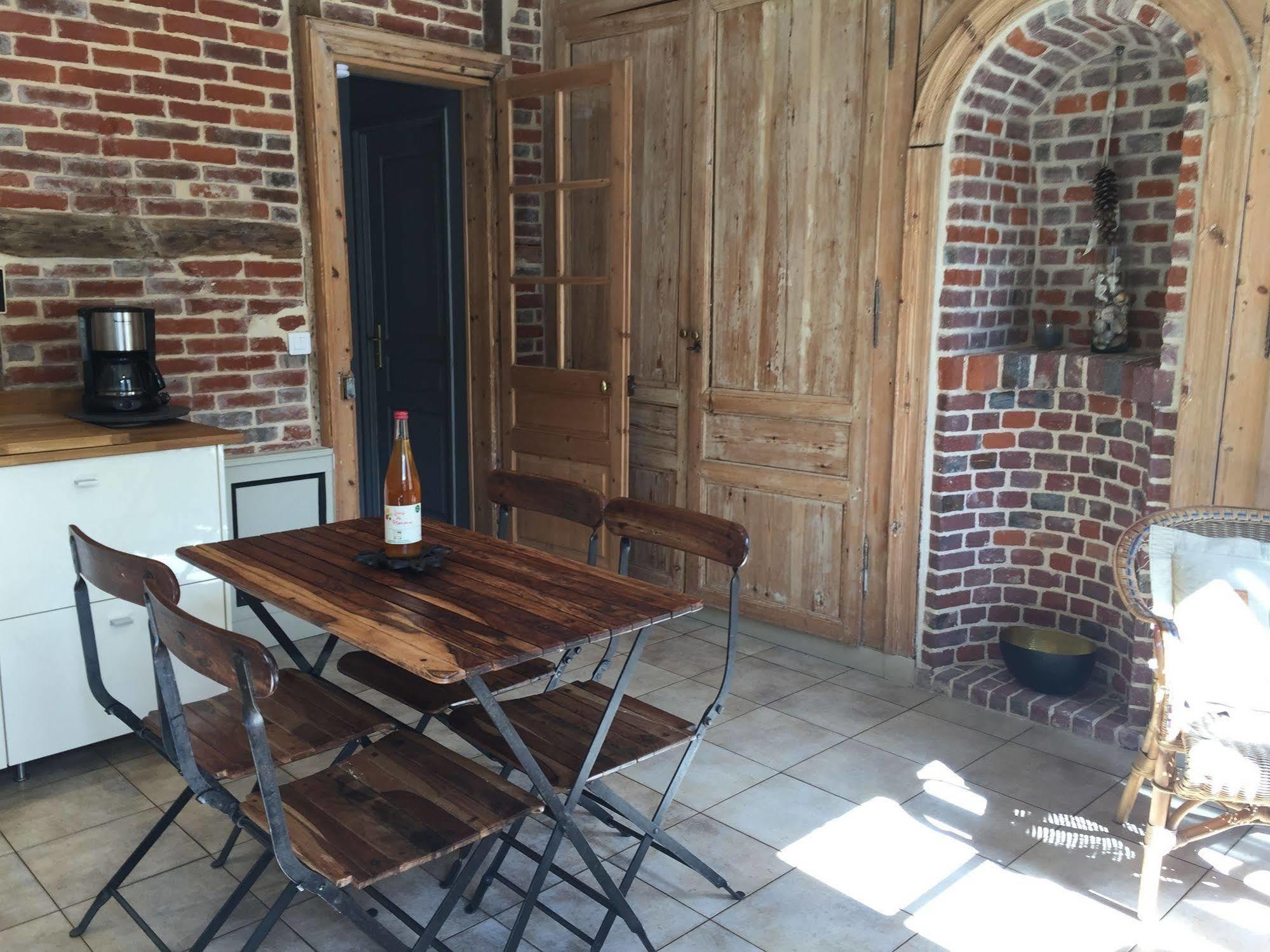 Appartements Du Clos Vorin Honfleur Exterior photo